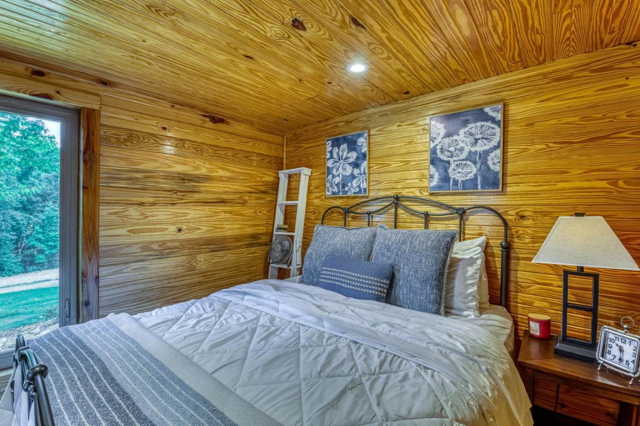 The Gemini-A Dreamy, Waterfront Tiny Cabin Rogersville Extérieur photo