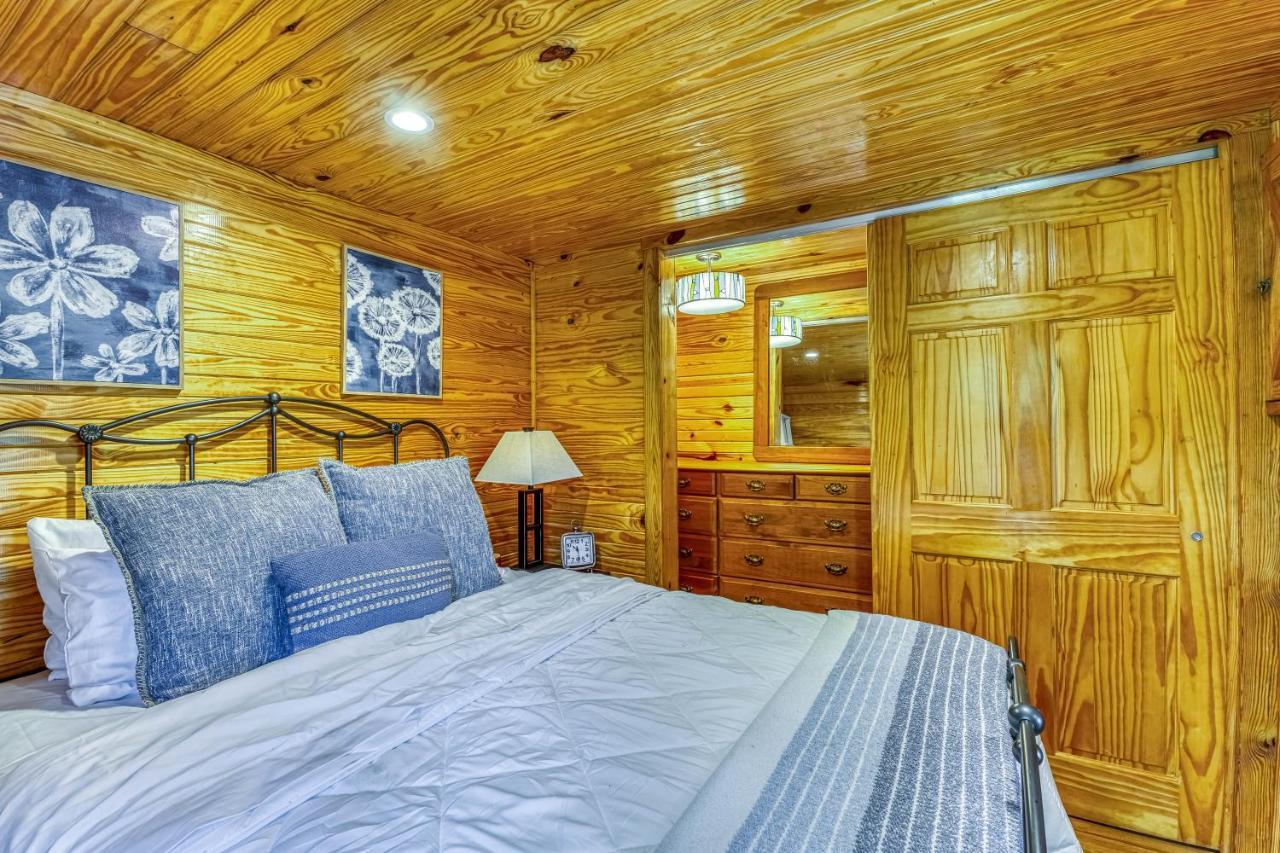 The Gemini-A Dreamy, Waterfront Tiny Cabin Rogersville Extérieur photo
