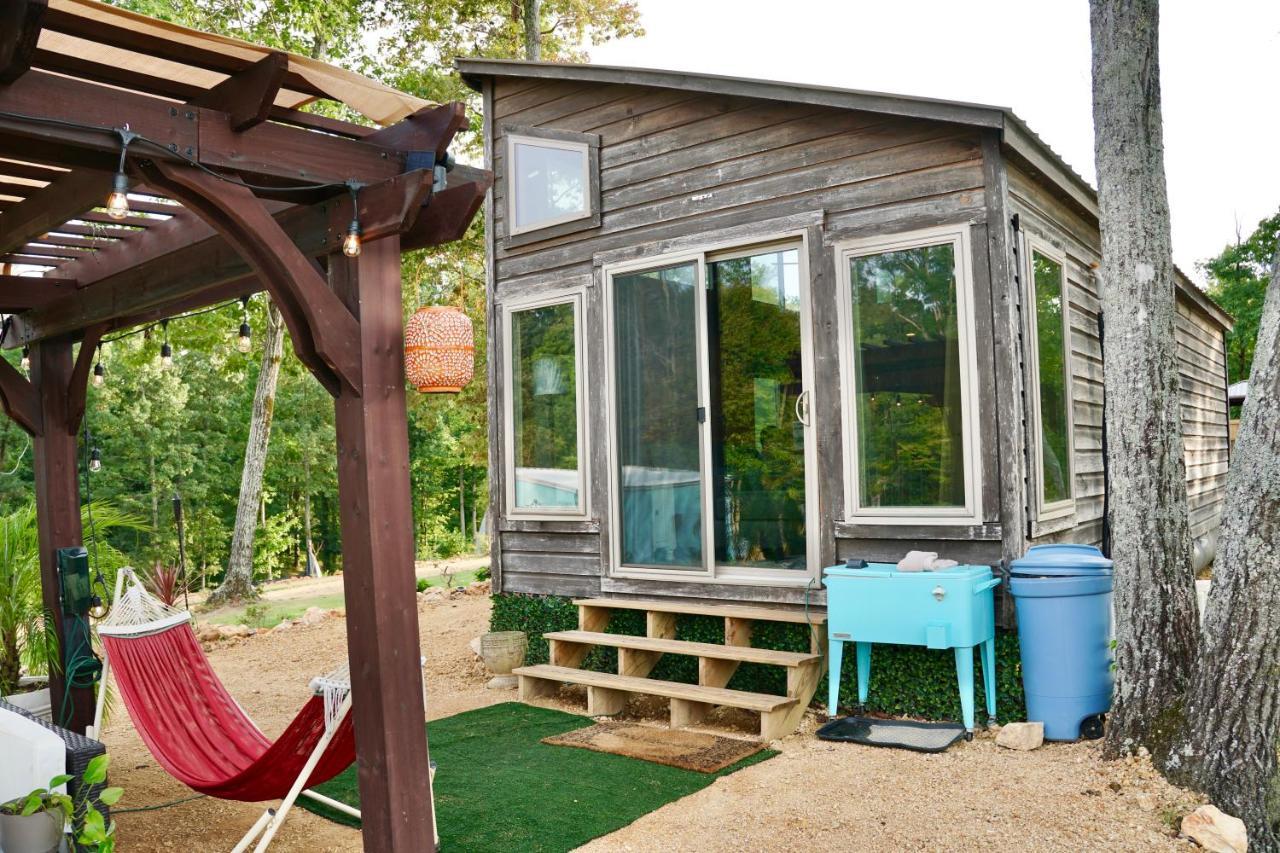 The Gemini-A Dreamy, Waterfront Tiny Cabin Rogersville Extérieur photo