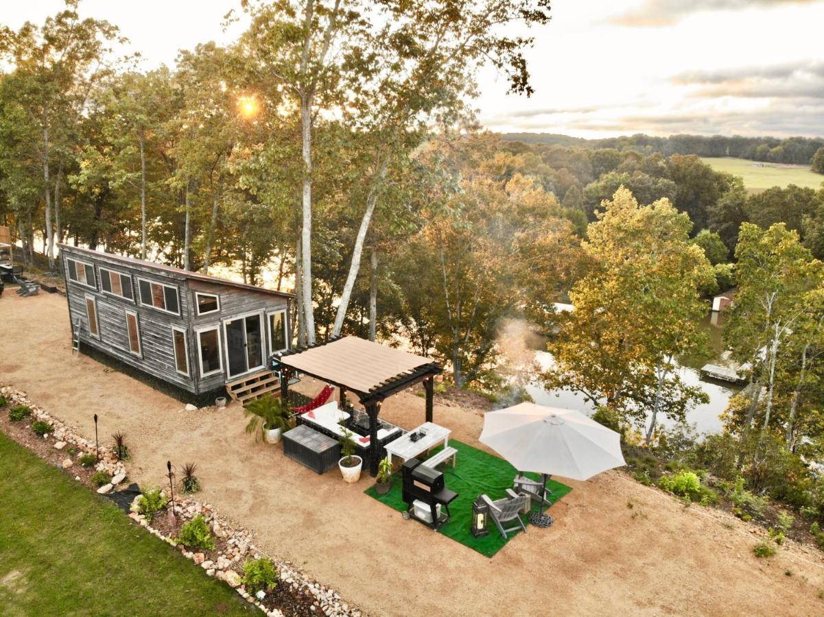 The Gemini-A Dreamy, Waterfront Tiny Cabin Rogersville Extérieur photo